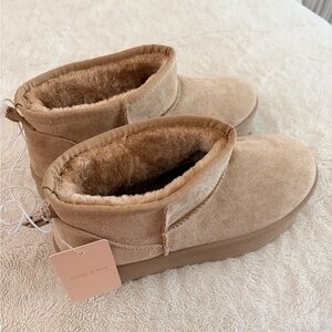 Olive & Kao Women's Tan Ankle Booties